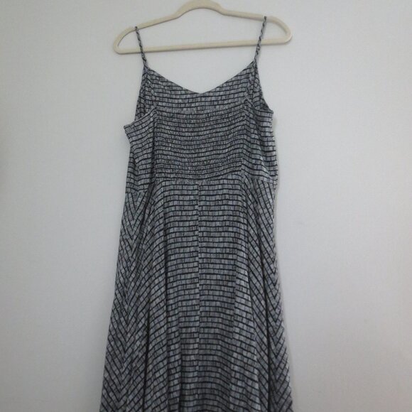 Old Navy Black & White Dress - Picture 9 of 10